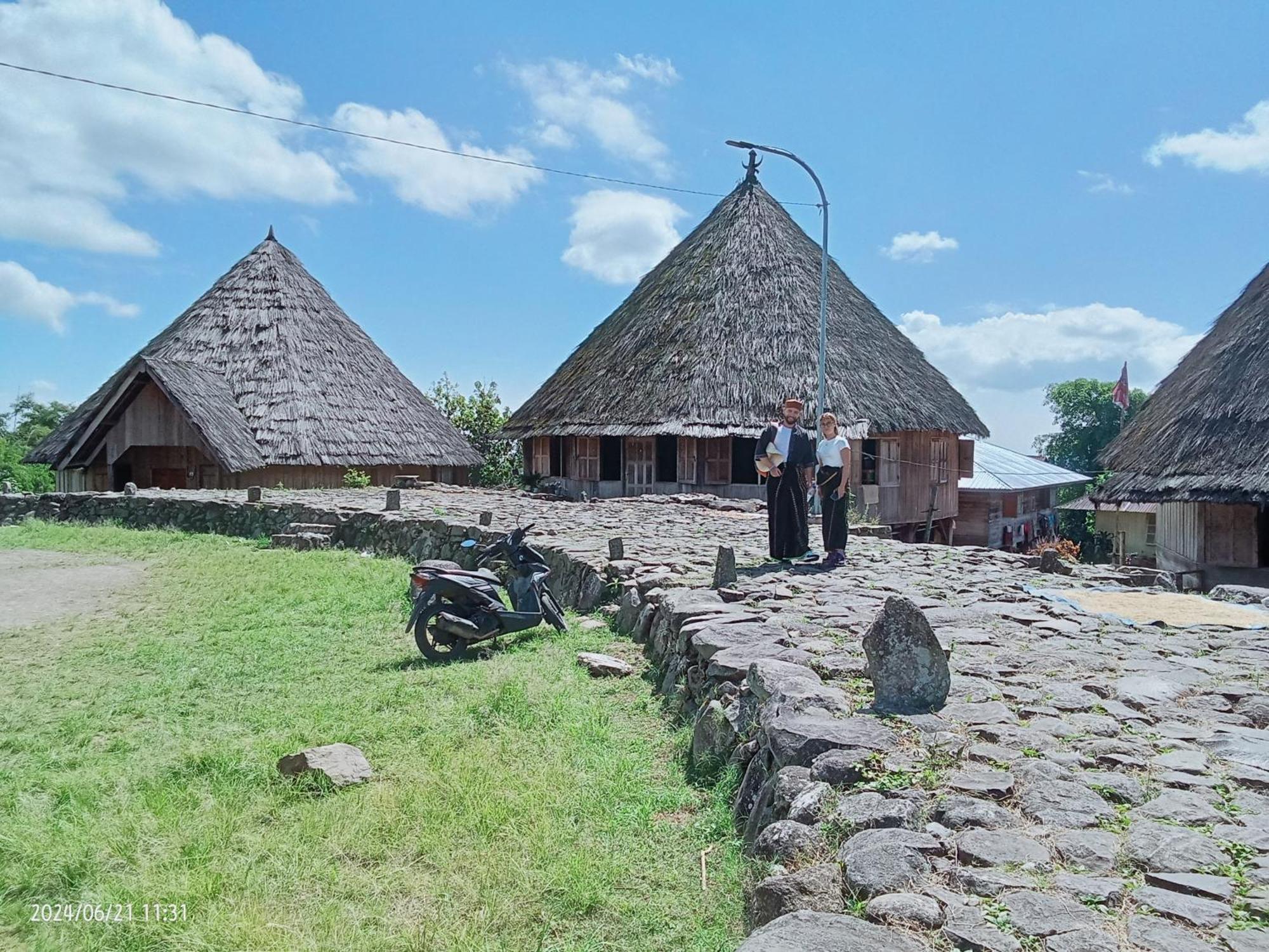 Petra Homestay Bangka Leda Ruteng Exterior photo